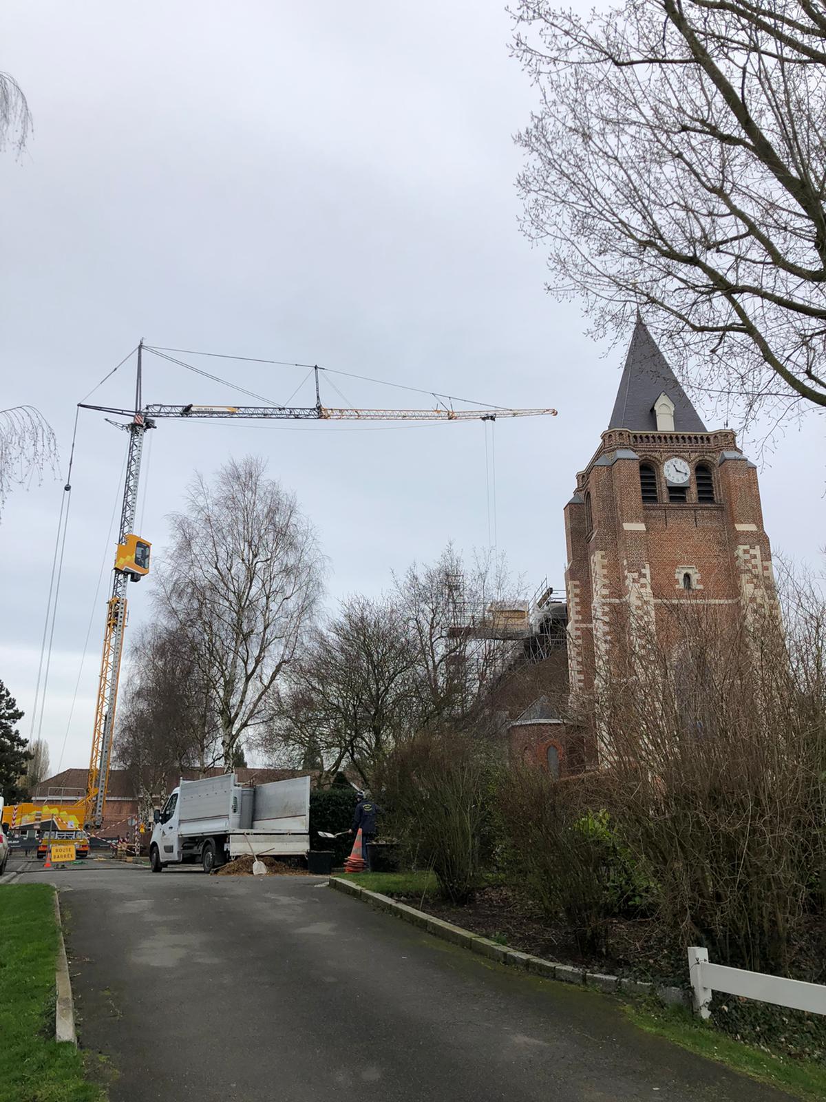 Levage d'éléments de charpente d'église à Verlinghem du côté de Lille dans le Nord (Hauts-de-France) avec notre MK88