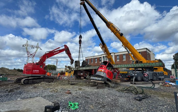 Nos équipes ont relevé une foreuse de 46 tonnes à l’aide de deux grues de 90T et 130T.